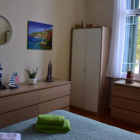 Дом отдыха Beachfront Neoclassical *